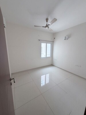 Room in 3 BHK Apartment at Prestige Kew Gardens, Bellandur – for Rent