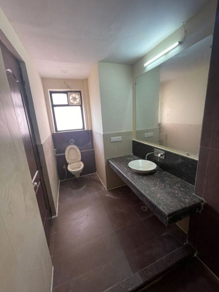 Bathroom, sector 31 1 RK 550 Sq.Ft. Apartment In Sector 31 Gurgaon 10584443