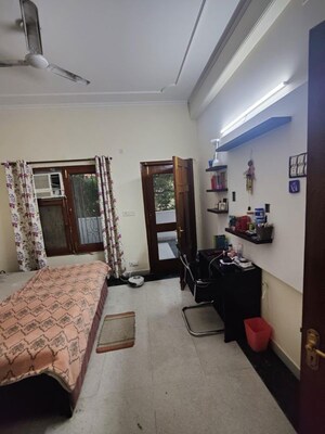 Living Room in 3 BHK Builder Floor at Dlf Phase ii – for Rent