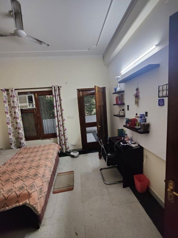 Living Room, dlf phase ii 3 Bedroom 2000 Sq.Ft. Builder Floor In Dlf Phase ii Gurgaon 10584453