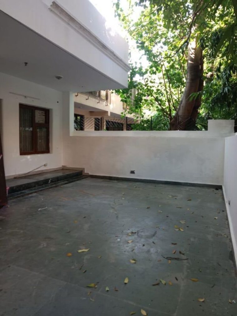 Balcony, dlf phase ii 3 Bedroom 2000 Sq.Ft. Builder Floor In Dlf Phase ii Gurgaon 10584453