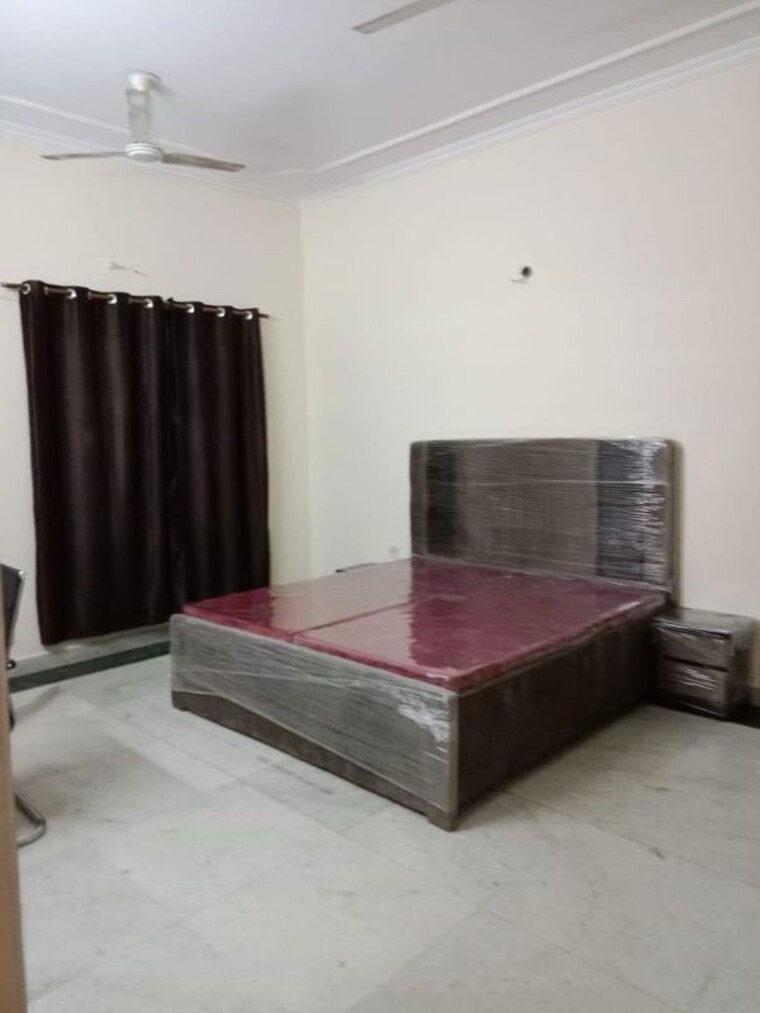 Living Room, dlf phase ii 3 Bedroom 2000 Sq.Ft. Builder Floor In Dlf Phase ii Gurgaon 10584453