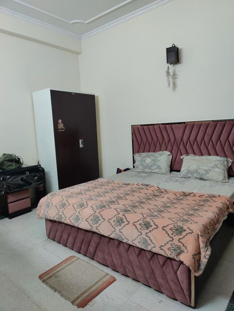 Bedroom, dlf phase ii 3 Bedroom 2000 Sq.Ft. Builder Floor In Dlf Phase ii Gurgaon 10584453