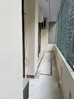 Balcony in 3 BHK Builder Floor at Dlf Phase ii – for Rent