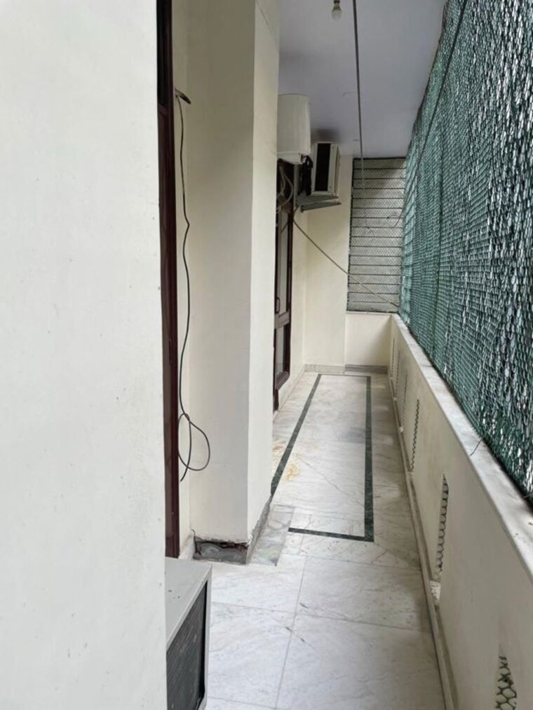 Balcony, dlf phase ii 3 Bedroom 2000 Sq.Ft. Builder Floor In Dlf Phase ii Gurgaon 10584453
