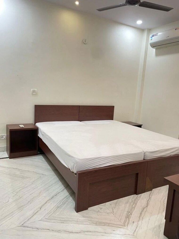 Bedroom, dlf phase ii 3 Bedroom 2000 Sq.Ft. Builder Floor In Dlf Phase ii Gurgaon 10584453