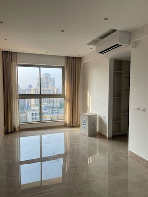 Room in 1 BHK Apartment at Hiranandani Regent Hill, Powai – for Sale