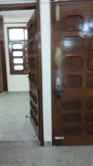Parking in 2 BHK Builder Floor at Lajpat Nagar – for Rent