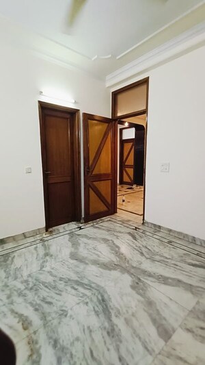 Room in 3 BHK Builder Floor at Malviya Nagar – for Rent