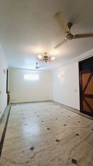 Room in 3 BHK Builder Floor at Malviya Nagar – for Rent