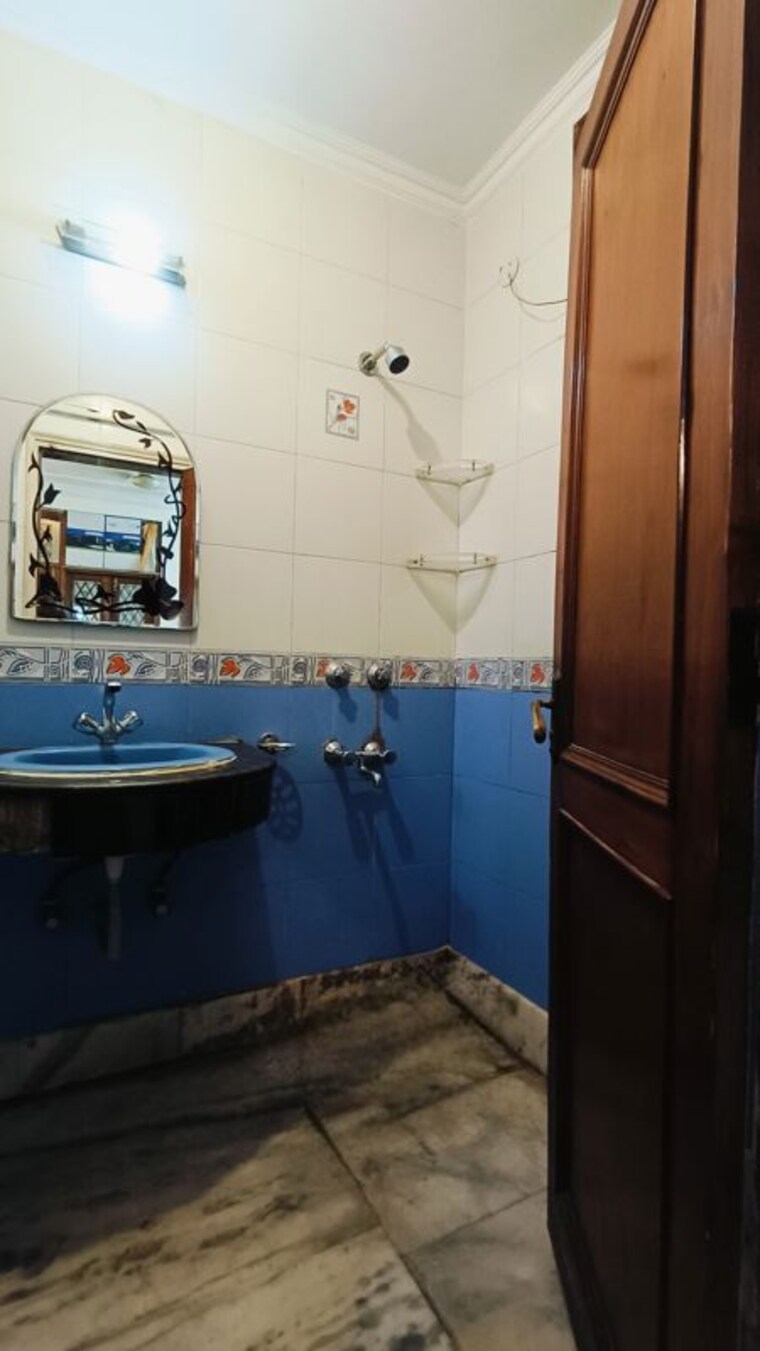 Kitchen, malviya nagar 3 Bedroom 150 Sq.Yd. Builder Floor In Malviya Nagar Delhi 10584470