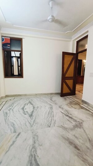 Room in 3 BHK Builder Floor at Malviya Nagar – for Rent
