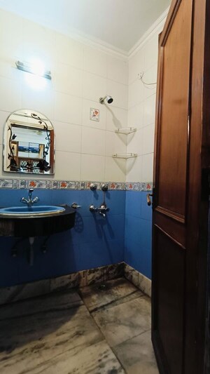 Team Area in 3 BHK Builder Floor at Malviya Nagar – for Rent