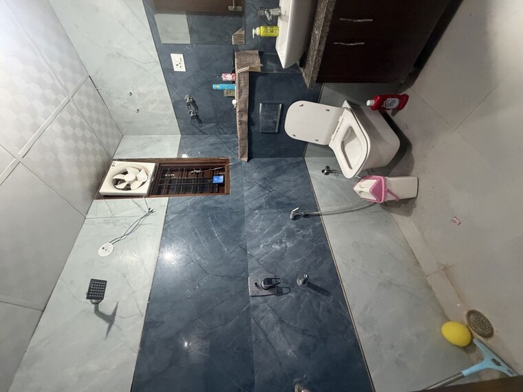 Bathroom, sector 15 3 Bedroom 1500 Sq.Ft. Builder Floor In Sector 15 Gurgaon 10584468