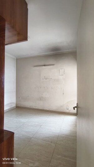 Room in 2 BHK Apartment at Gaur City 7th Avenue, Sector 4 Greater Noida – for Rent