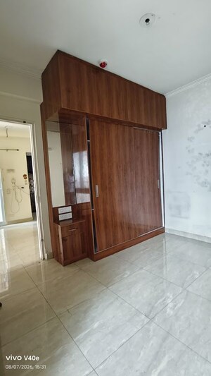 Room in 2 BHK Apartment at Gaur City 7th Avenue, Sector 4 Greater Noida – for Rent