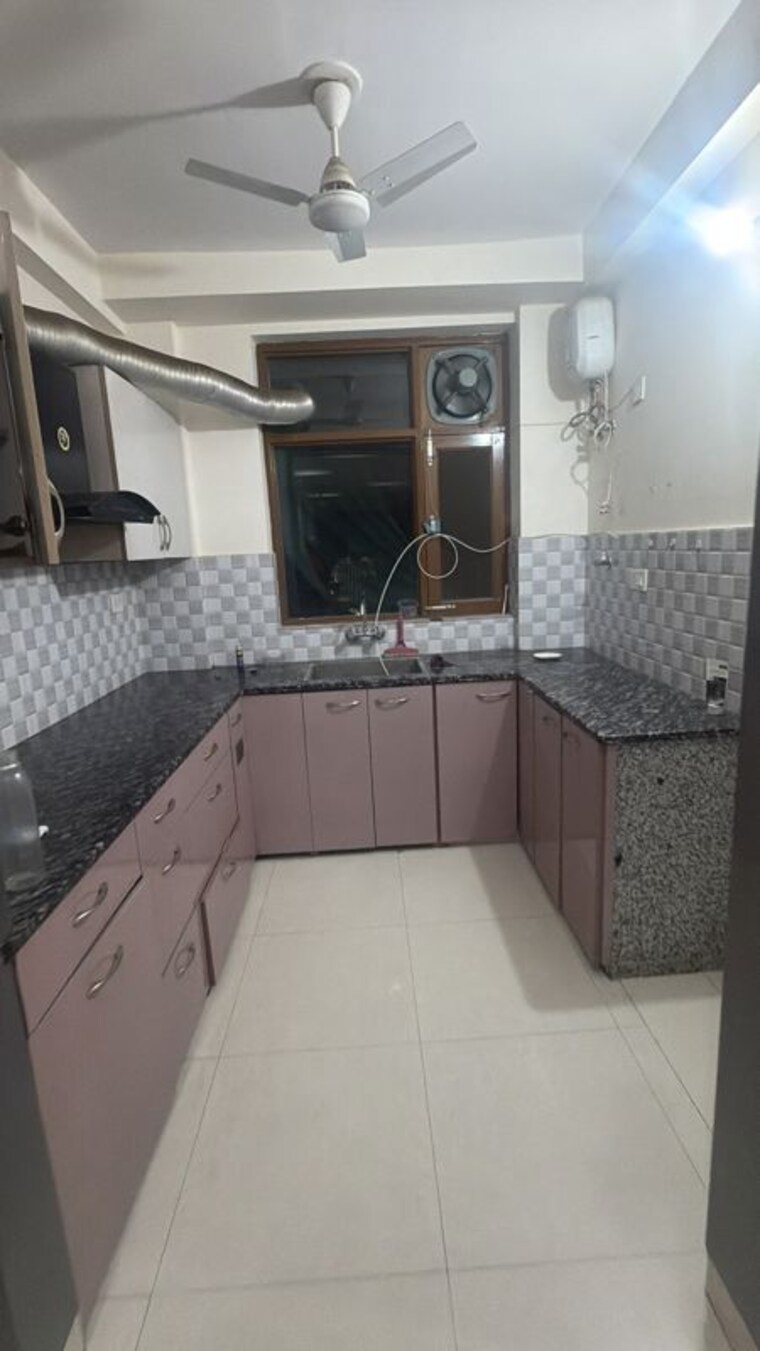 Kitchen, sector 15 3 Bedroom 1800 Sq.Ft. Builder Floor In Sector 15 Gurgaon 10584472