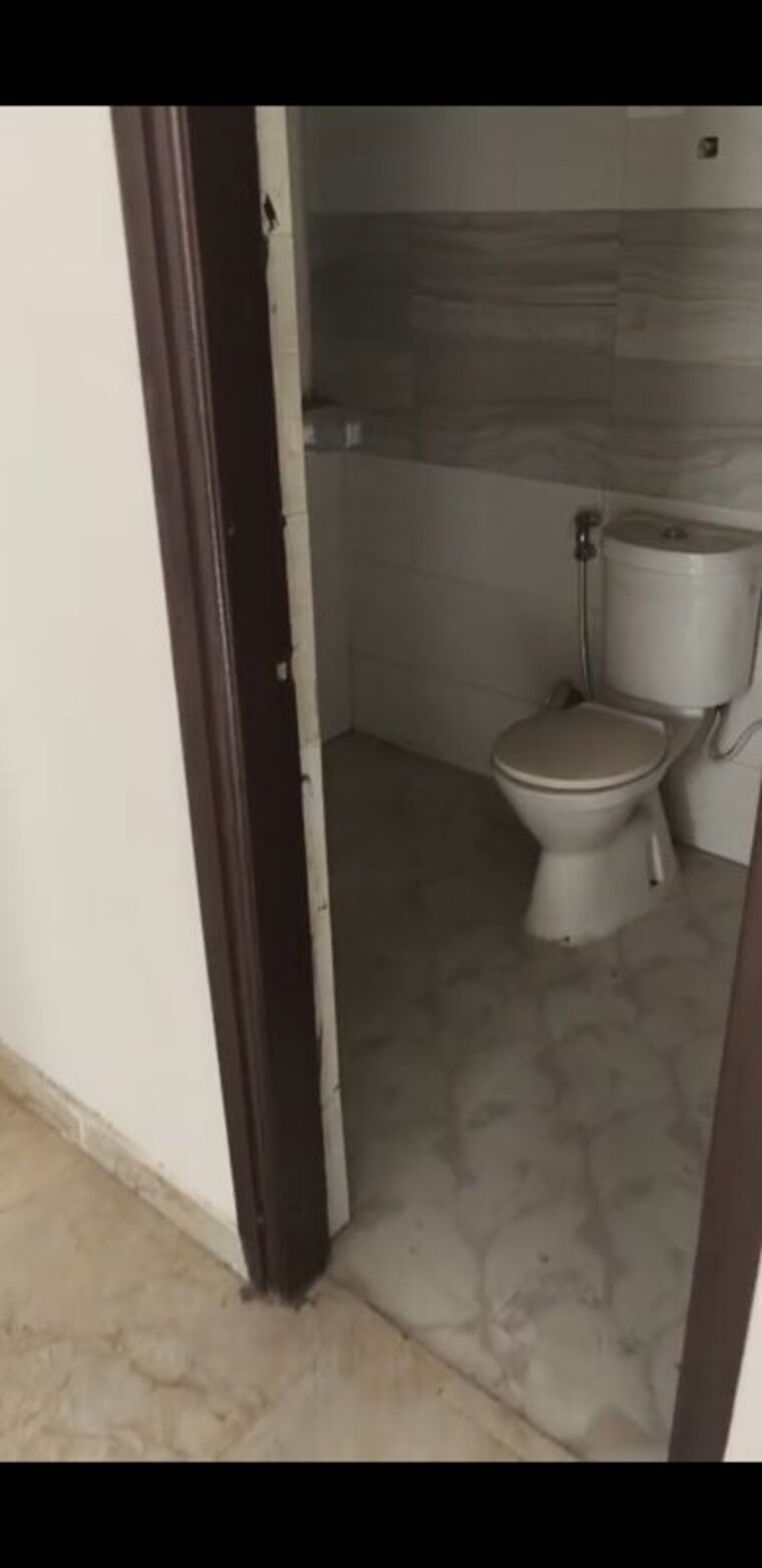 Bathroom, amrapali-leisure-park 2 Bedroom 845 Sq.Ft. Apartment In Amrapali Leisure Valley Greater Noida 10584538