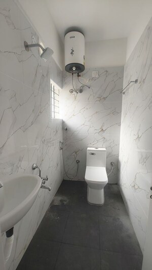 Bathroom in 1 BHK Apartment at Hal 2nd Stage – for Rent
