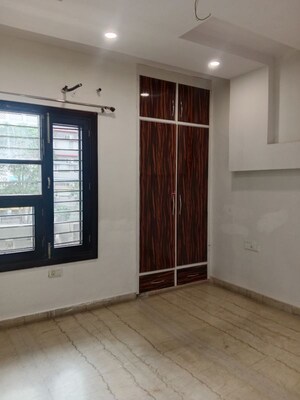 Room in 3 BHK Builder Floor at Ansals Sushant City – for Rent