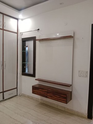 Room in 3 BHK Builder Floor at Ansals Sushant City – for Rent
