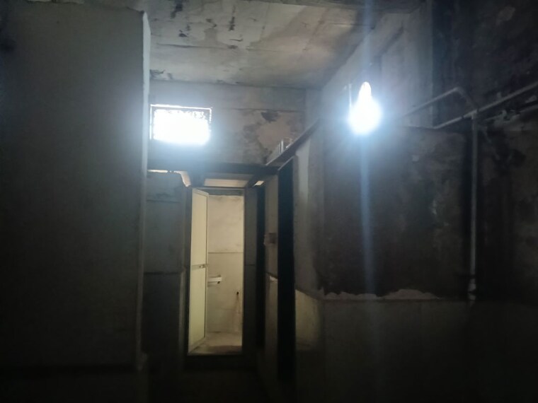 Room, vanmala-compound Commercial Warehouse 12000 Sq.Ft. In Dapode Thane 10584561