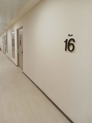 Room in  Office Space at Turf Estate, Worli – for Rent