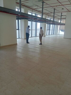 Room in  Office Space at Turf Estate, Worli – for Rent