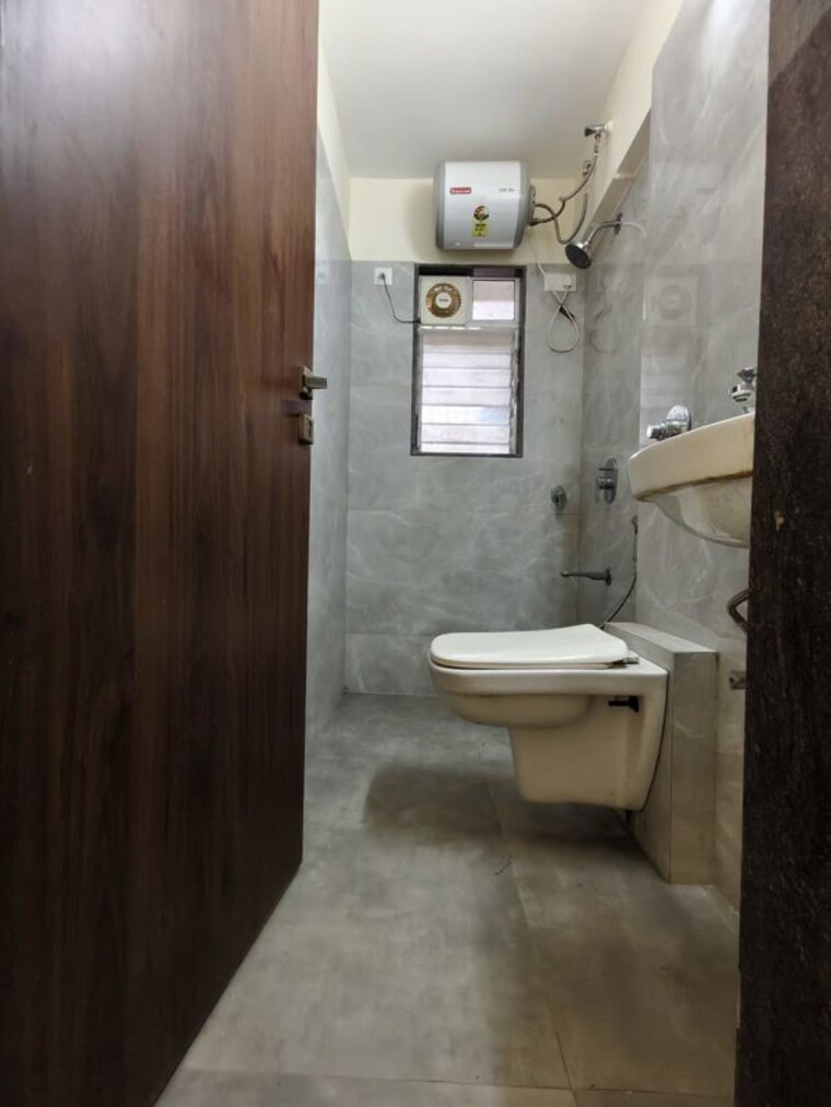 Bathroom, royal-eksar-apartment 1.5 Bedroom 535 Sq.Ft. Apartment In Borivali West Mumbai 10584591