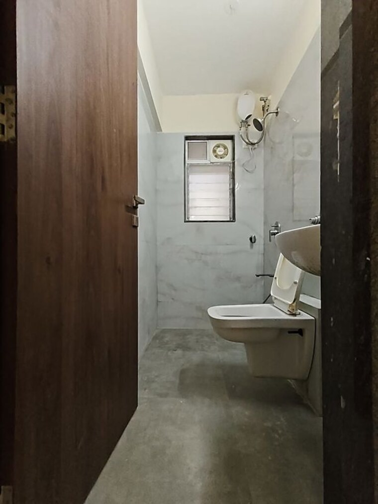 Bathroom, royal-eksar-apartment 1.5 Bedroom 535 Sq.Ft. Apartment In Borivali West Mumbai 10584591