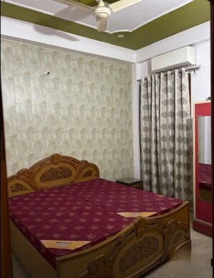 Bedroom in 3 BHK Apartment at Omaxe R2, Gomti Nagar – for Rent