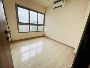 Room in 2 BHK Apartment at Piramal Vaikunth, Balkum Pada – for Rent