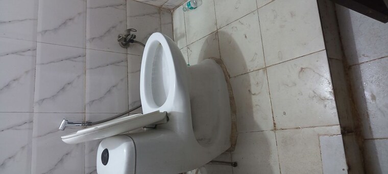 Bathroom, ip extension 1 Bedroom 800 Sq.Ft. Apartment In Ip Extension Delhi 10584653