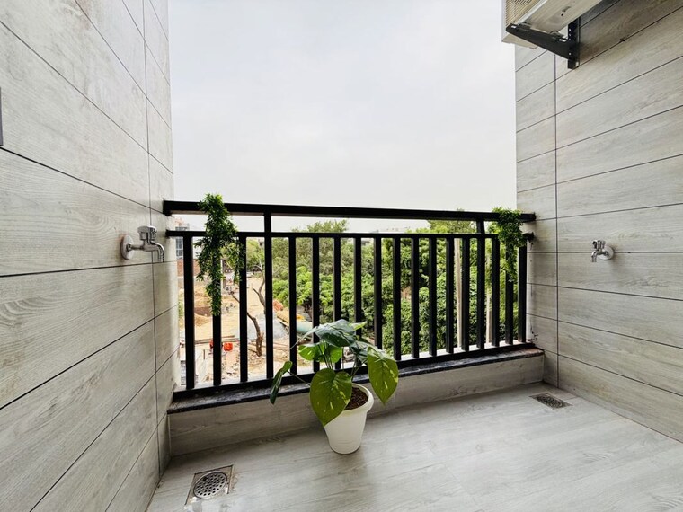 Balcony, rwa-residential-society-sector-46 1 RK 500 Sq.Ft. Apartment In Sector 46 Gurgaon 10584674