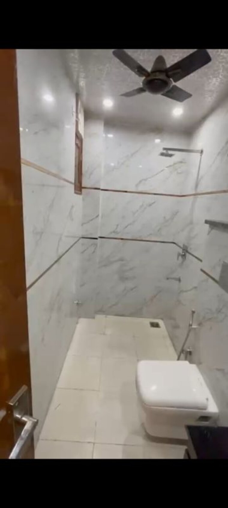 Bathroom, pratap vihar 3 Bedroom 112 Sq.Mt. Builder Floor In Pratap Vihar Ghaziabad 10584684