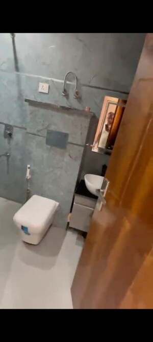 Furnished Amenities in 3 BHK Builder Floor at Pratap Vihar – for Sale