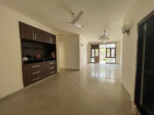 Room in 4 BHK Builder Floor at Sector 57 – for Rent