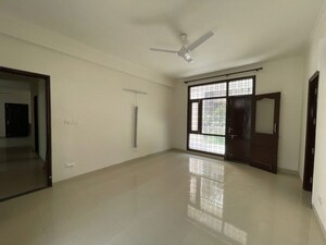 Room in 4 BHK Builder Floor at Sector 57 – for Rent