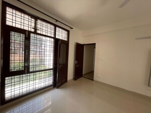 Room in 4 BHK Builder Floor at Sector 57 – for Rent