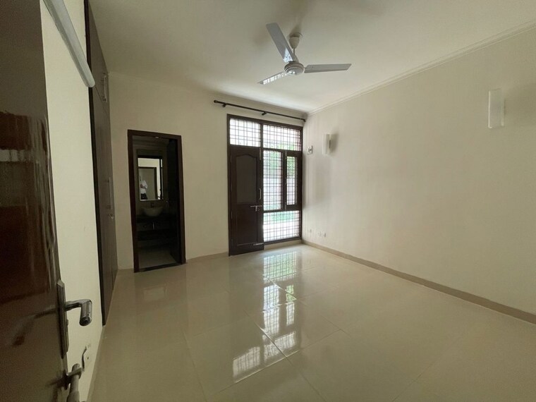 Room, sector 57 4 Bedroom 2200 Sq.Ft. Builder Floor In Sector 57 Gurgaon 10584698