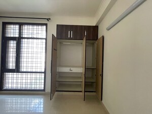 Room in 4 BHK Builder Floor at Sector 57 – for Rent