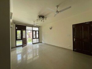Room in 4 BHK Builder Floor at Sector 57 – for Rent