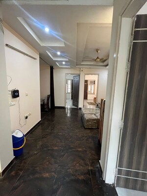 Building Lobby in 3 BHK Builder Floor at Sector 47 – for Rent
