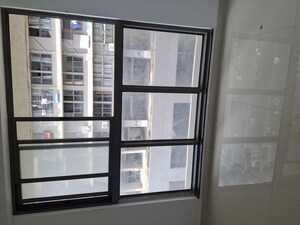 1 BHK Apartment For Rent in UK Iridium, Kandivali East