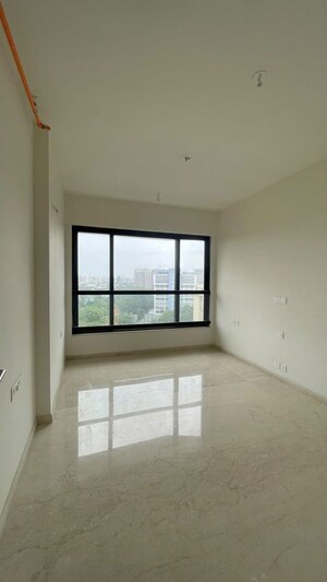 Room in 3 BHK Apartment at Kalpataru Magnus, Bandra East – for Rent