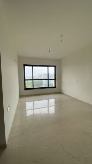 Room in 3 BHK Apartment at Kalpataru Magnus, Bandra East – for Rent