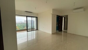 Room in 3 BHK Apartment at Kalpataru Magnus, Bandra East – for Rent