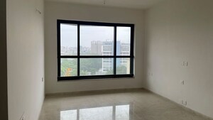 Room in 3 BHK Apartment at Kalpataru Magnus, Bandra East – for Rent