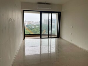 Room in 3 BHK Apartment at Kalpataru Magnus, Bandra East – for Rent