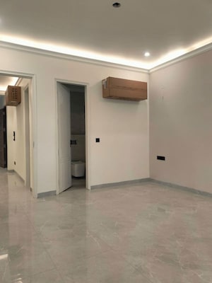 Room in 3 BHK Builder Floor at Sector 43 – for Rent